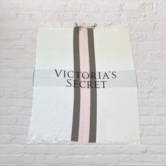 Victoria's Secret Other - VICTORIAS SECRET Throw Blanket / 150cm x 128cm